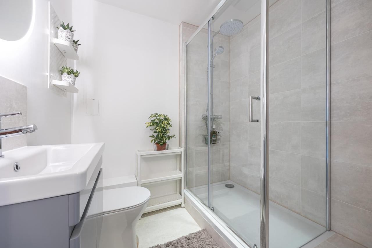 Nino Capital - Victoria Apartment London Bagian luar foto